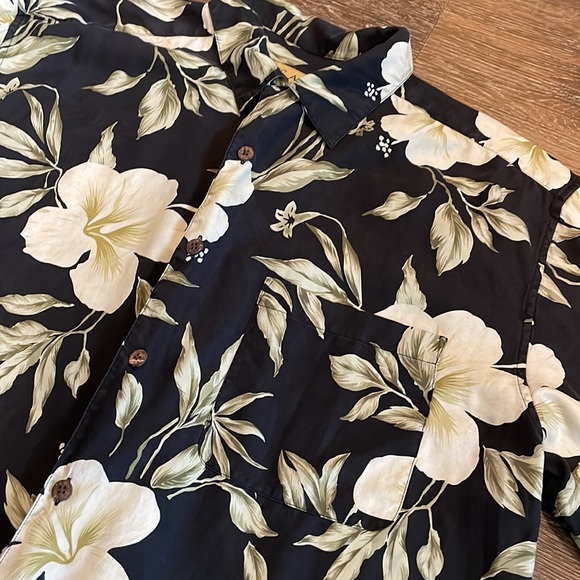 JOS A BANK Button Down - Picture 2 of 3